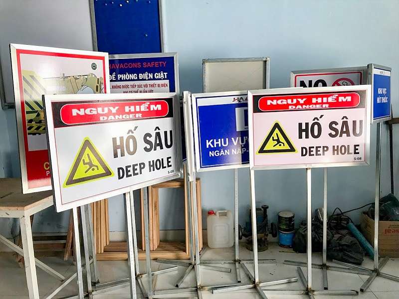 Gia công biển báo Inox nhanh chóng - chất lượng - giá tốt tại Hà Nội