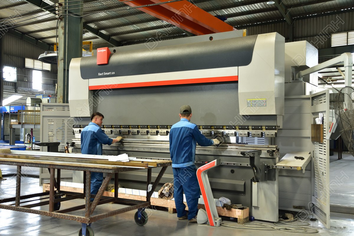 Dự án: Hà Nội Golden Lake B7 Giảng Võ - Gia công khung vòm inox mạ vàng 10 gia công định hình sản phẩm tủ bếp công nghiệp