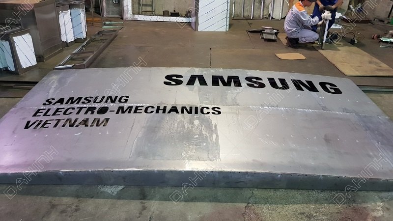 Đa Hình gia công cắt chữ inox cho tập đoàn Samsung Việt Nam